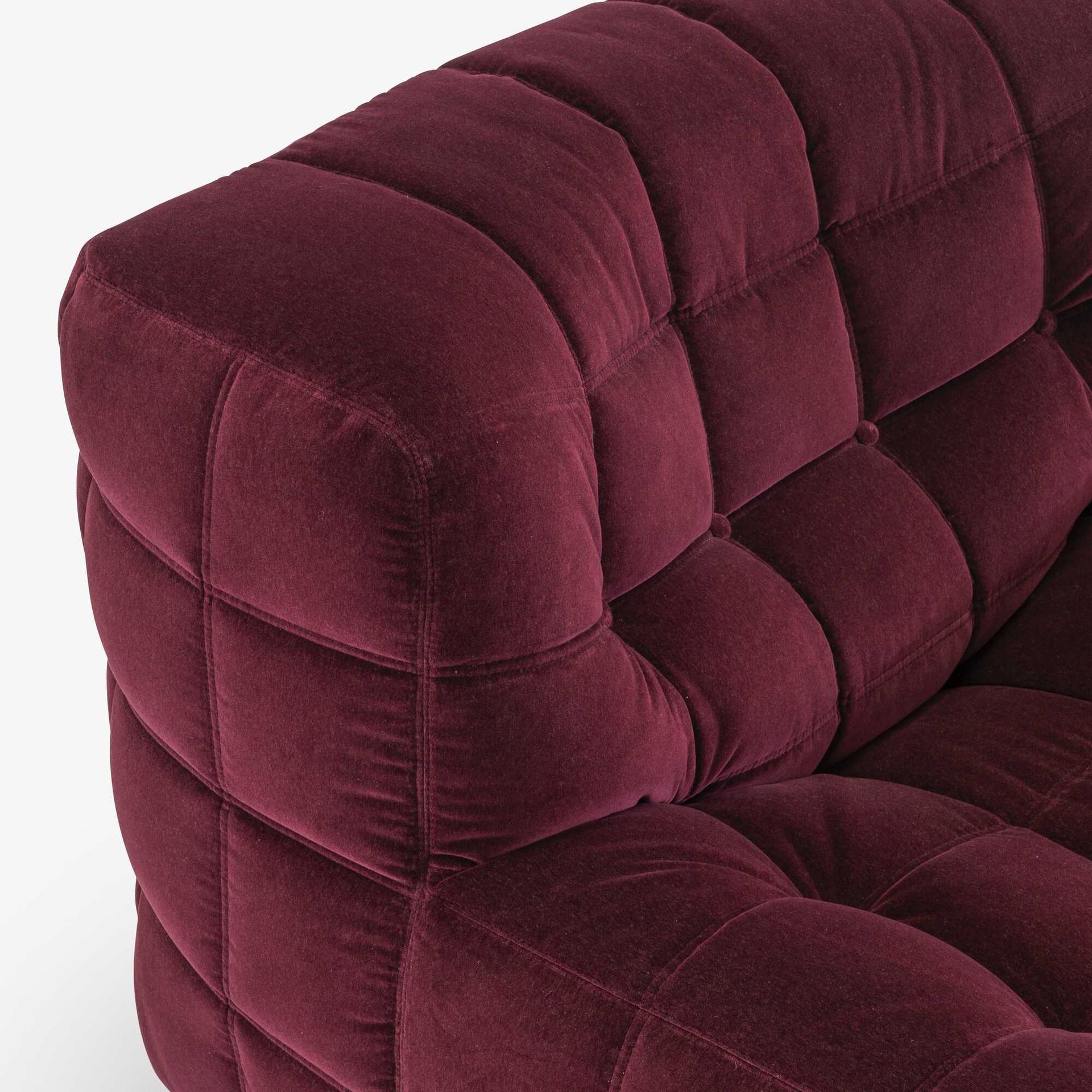 Canapé Ligne Roset Kashima dans le showroom de Loncin à Hasselt et Zoutleeuw, près de Louvain
