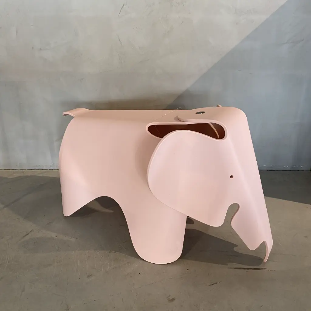 Eames Elephant roos