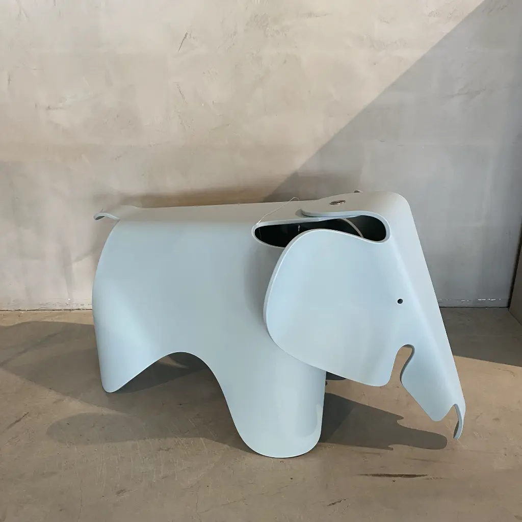 Eames Elephant blauw