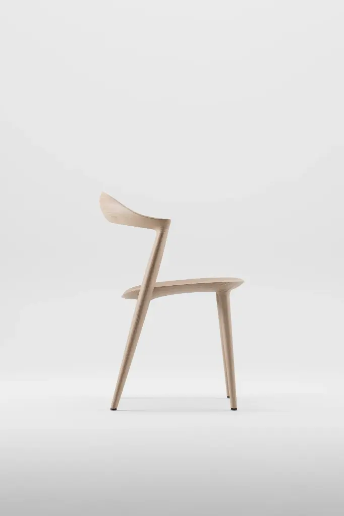 Addo Artisan stoel bij verdeler Loncin design meubelwinkel Leuven Hasselt Sint-truiden limburg Vlaams-Brabant interieurwinkel.webp