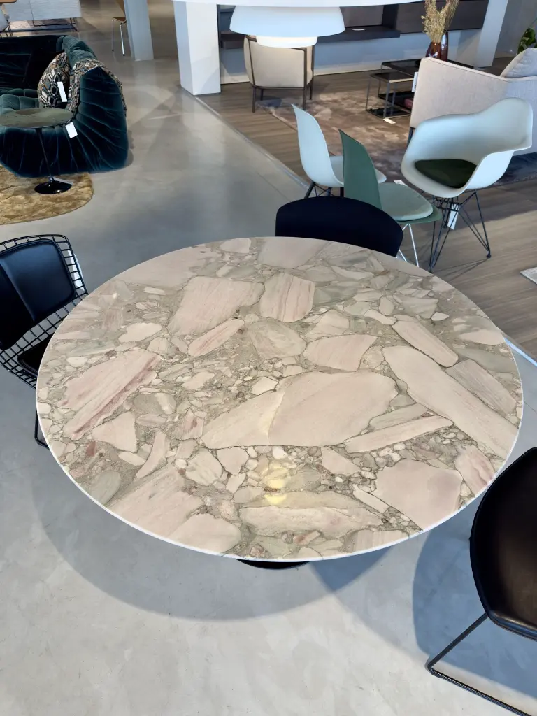 Saarinen pedestal tulip table 85 limited edition tafel van Knoll Loncin design en interieur meubelwinkel Leuven Hasselt Limburg Vlaams brabant brussels bruxelles vlaanderen belgie.jpeg 3.webp