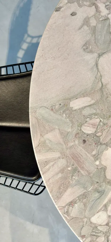 Saarinen pedestal tulip table 85 limited edition tafel van Knoll Loncin design en interieur meubelwinkel Leuven Hasselt Limburg Vlaams brabant brussels bruxelles vlaanderen belgie.jpeg 2.webp