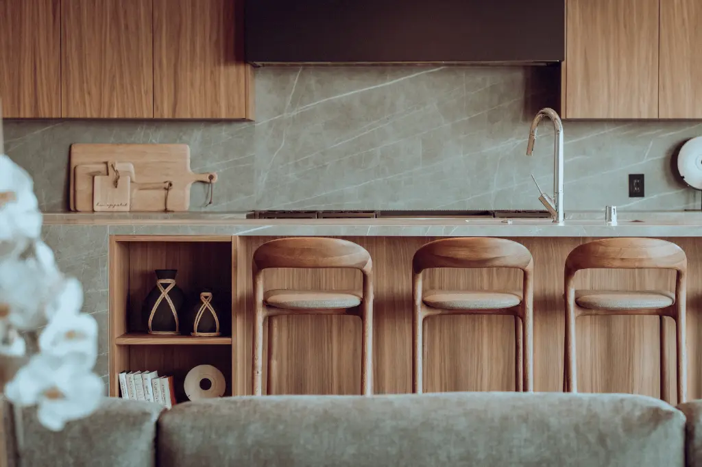 neva_light_bar Artisan kruk stool Loncin design meubelen interieur Leuven Hasselt Sint-Truiden Genk Limburg Brabant sfeer 2.webp