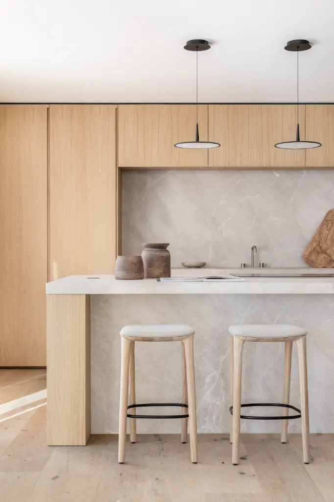 neva_bar_ Artisan kruk stool Loncin design meubelen interieur Leuven Hasselt Sint-Truiden Genk Limburg Brabant .webp