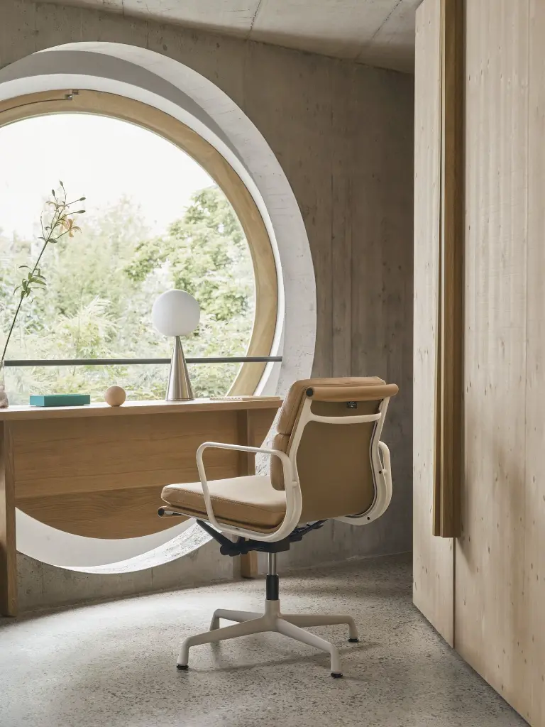 Soft Pad Loncin designmeubels profesional bureelstoel Leuven Mechelen Hasselt Limmburg BRabant office professional 9576091_Eames Soft Pad Chair EA 231, chalk_master.webp