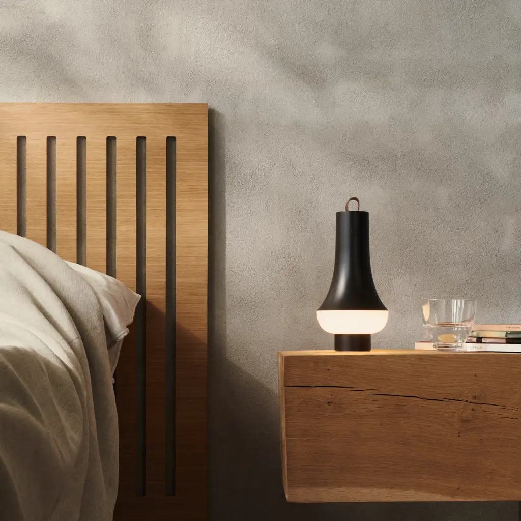 Loncin Leuven Hasselt Zoutleeuw Leuven Limburg Brabant Louis Poulsen 61947_62225_AW24-Tomoshi-Brown-Bed-Light-45procent.webp