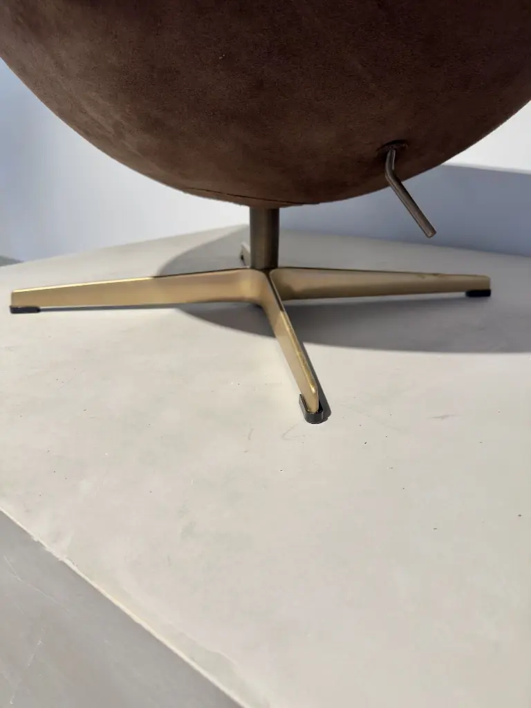 The Egg Chair door Fritz Hansen - 50th Anniversary Arne Jacobsen Limited Edition -  n° 160:999 gelimiteerde oplage Loncin design meubels fauteuil Belgie Leuven Hasselt Mechelen Antwerpen Kortrijk Knokke Oostende Vlaanderen Brussels Bruxelles brussel.webp