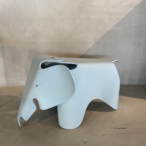 [1726] Eames Elephant